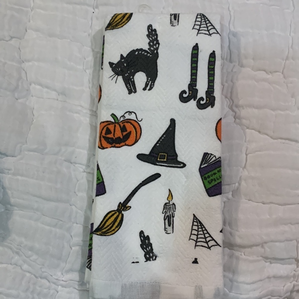 NWT Witchcraft Halloween Towels - Picture 2 of 3